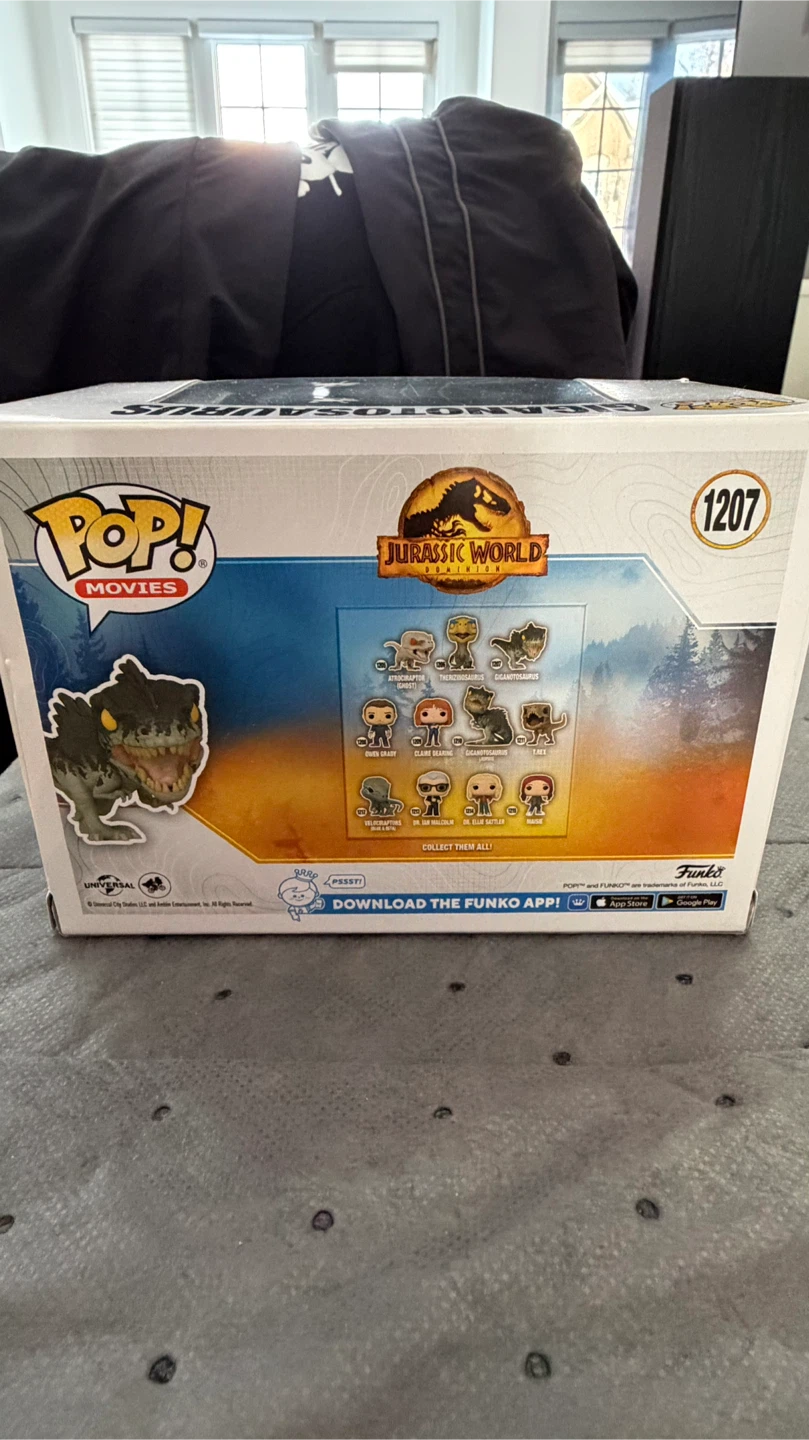 urassic World Giganotosaurus Vinyl Figure - photo 3
