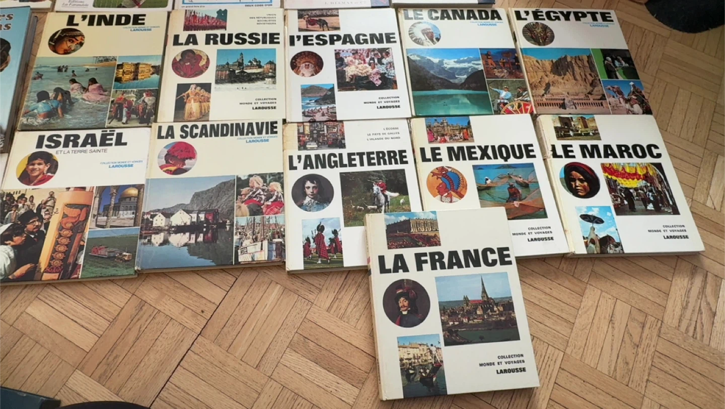 Larousse Collection Monde et Voyages Books