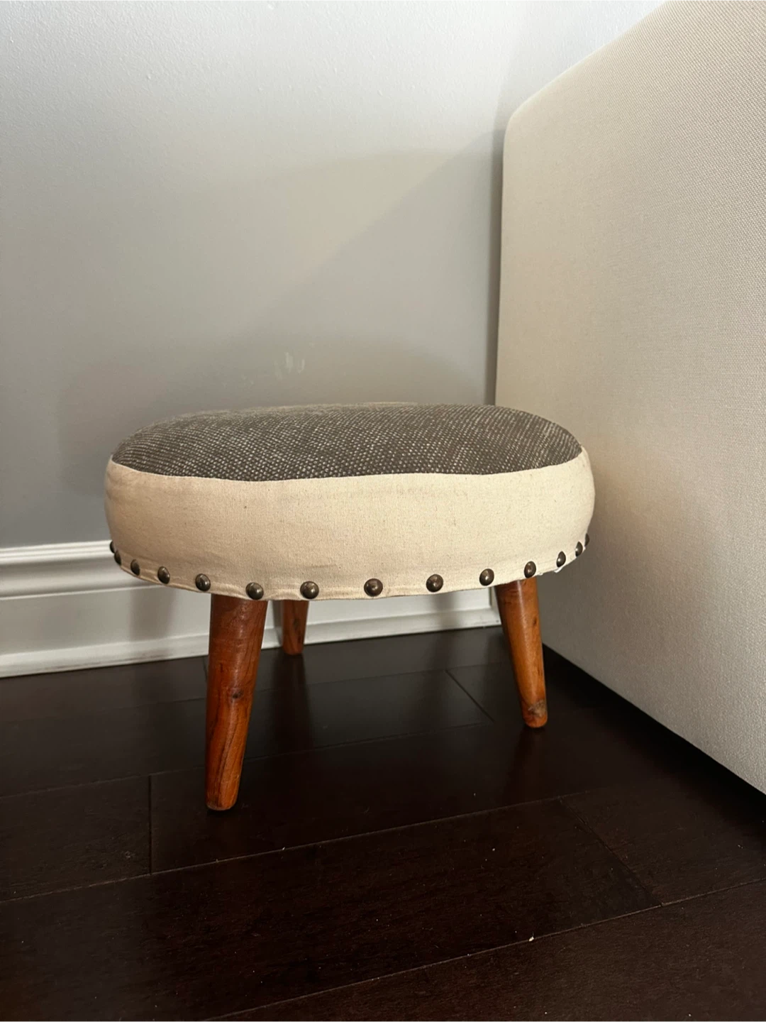 Round Footstool Ottoman - photo 3