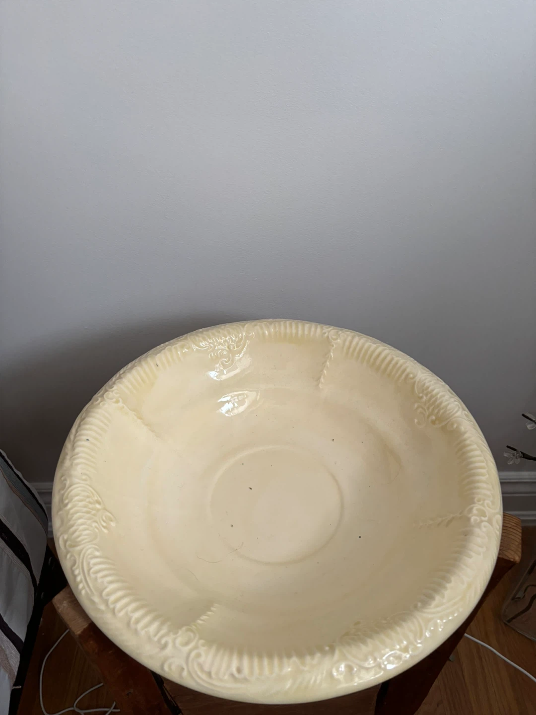 Antique Cream Coloured Pitcher and Basin Set - photo 4