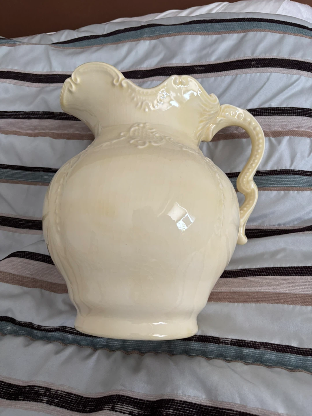 Antique Cream Coloured Pitcher and Basin Set - photo 3