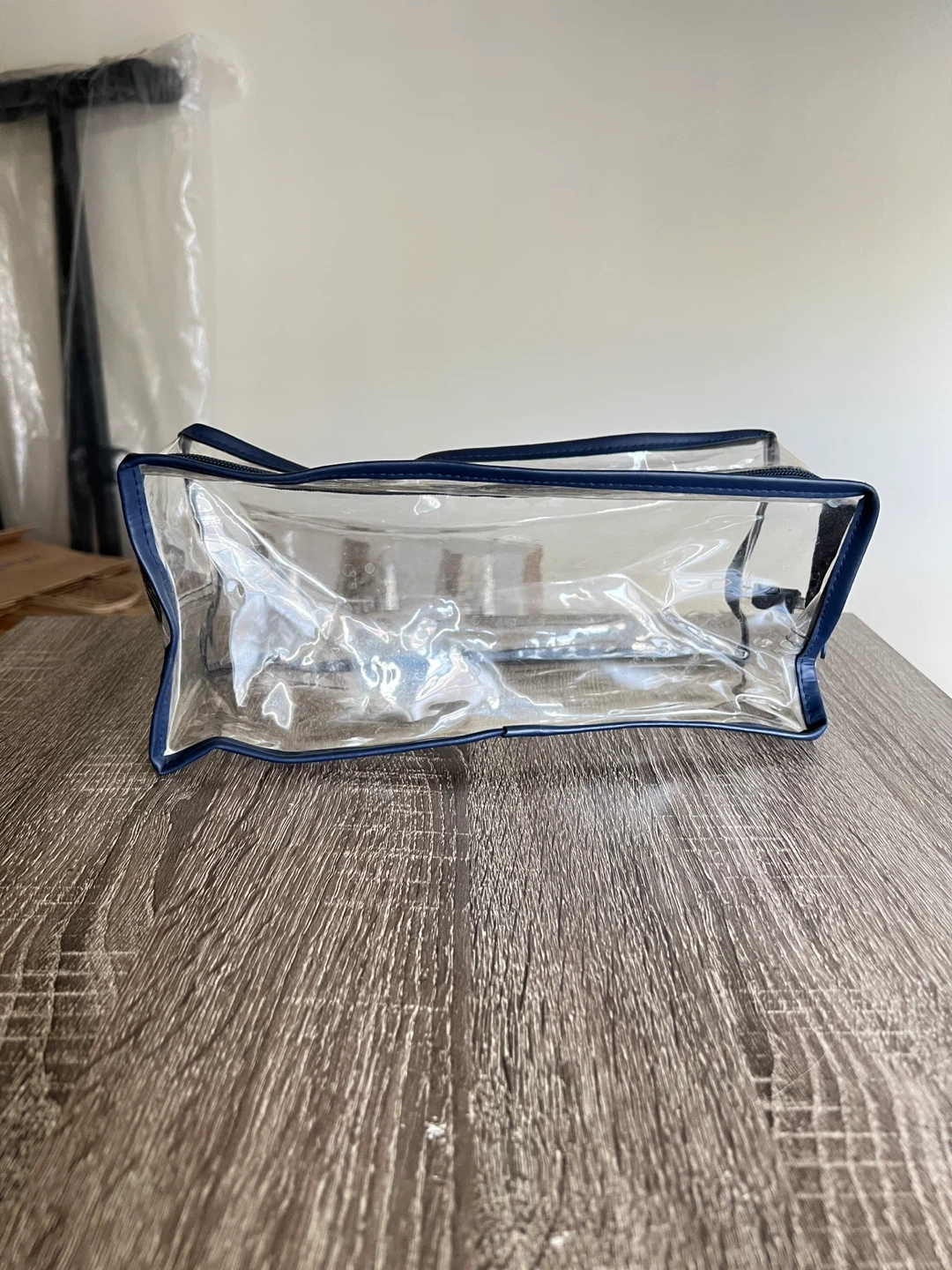 Clear toiletries bag - photo 5