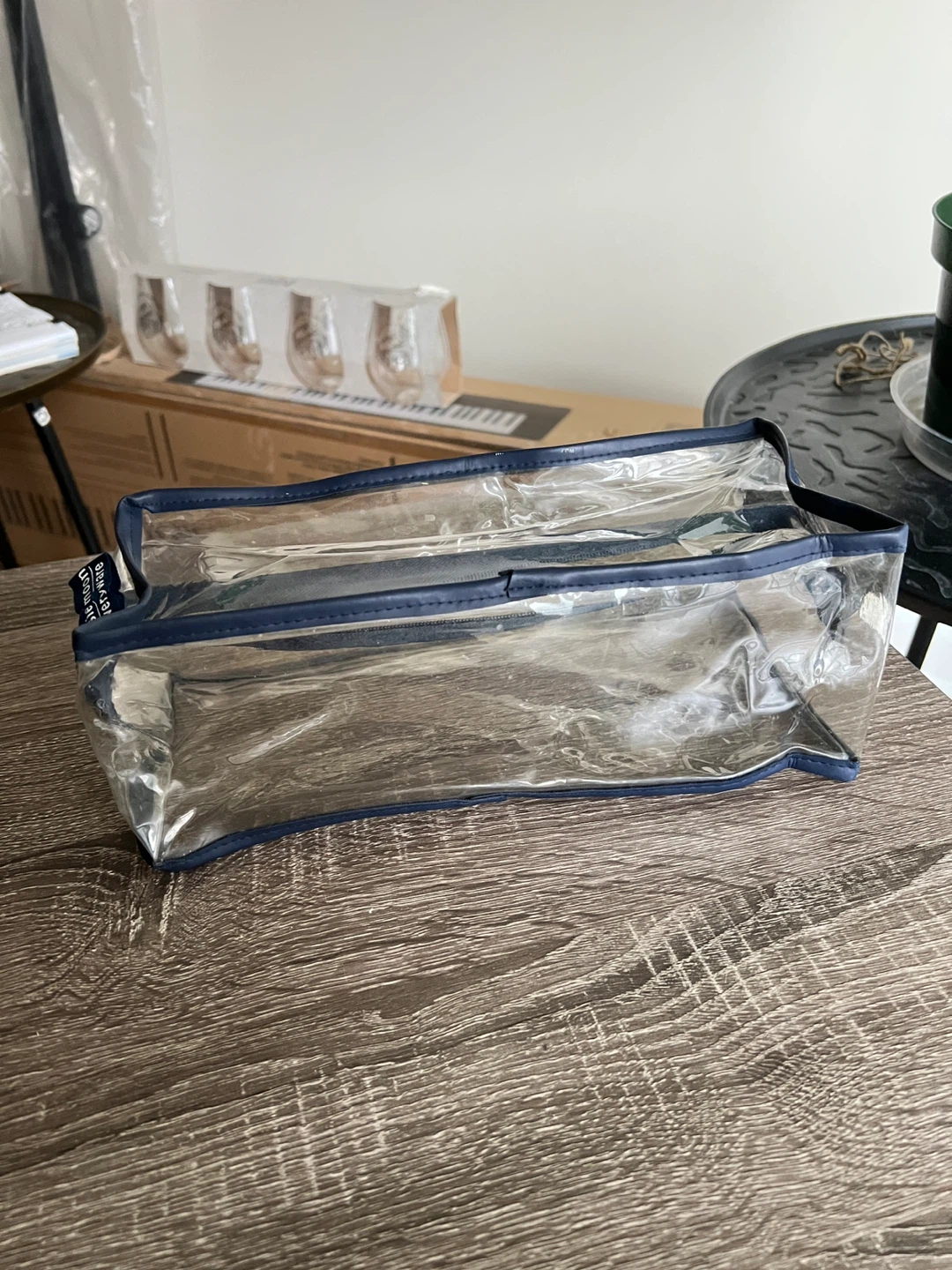 Clear toiletries bag - photo 3