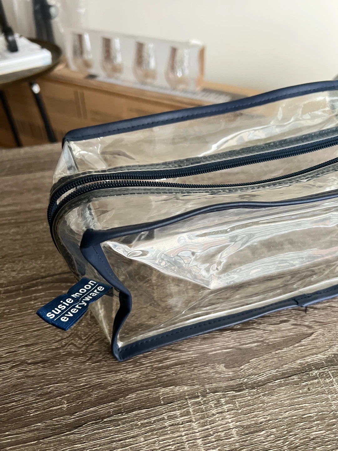 Clear toiletries bag - photo 4