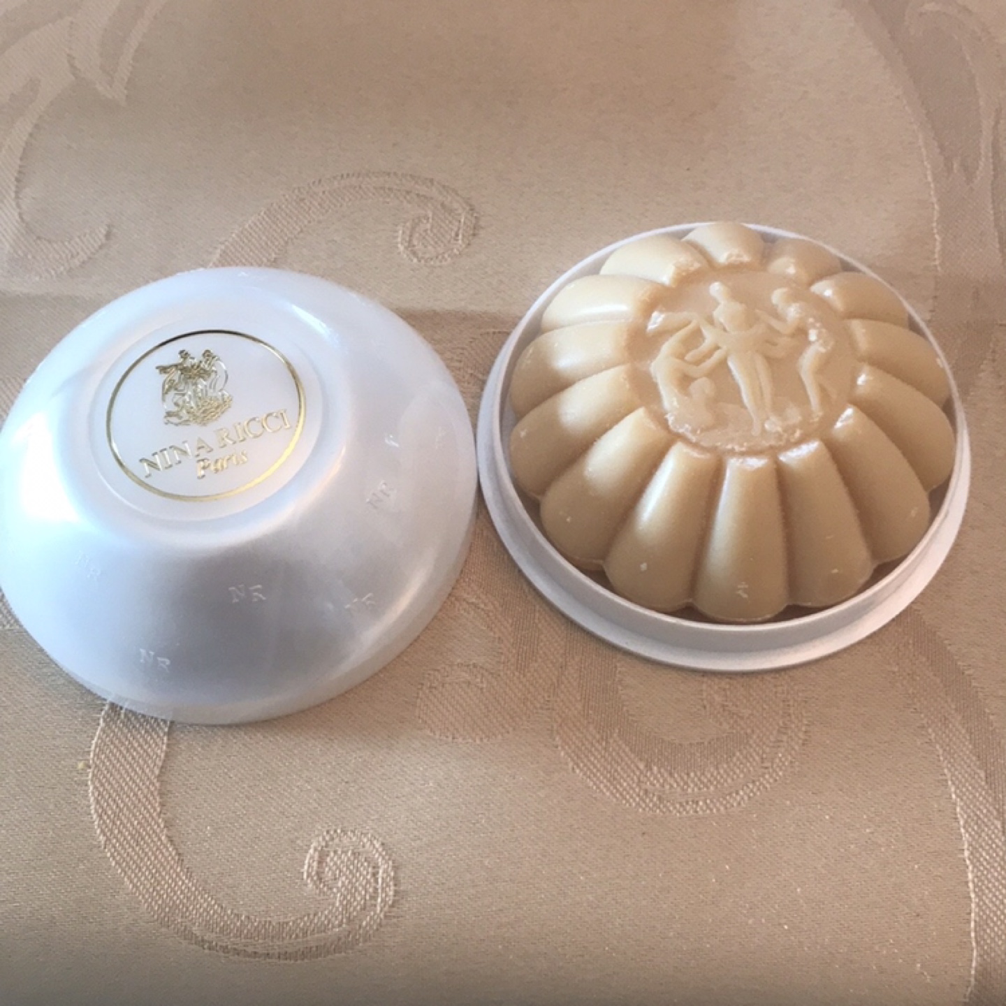 Vintage Nina Ricci Capricci Perfumed Soap - photo 3