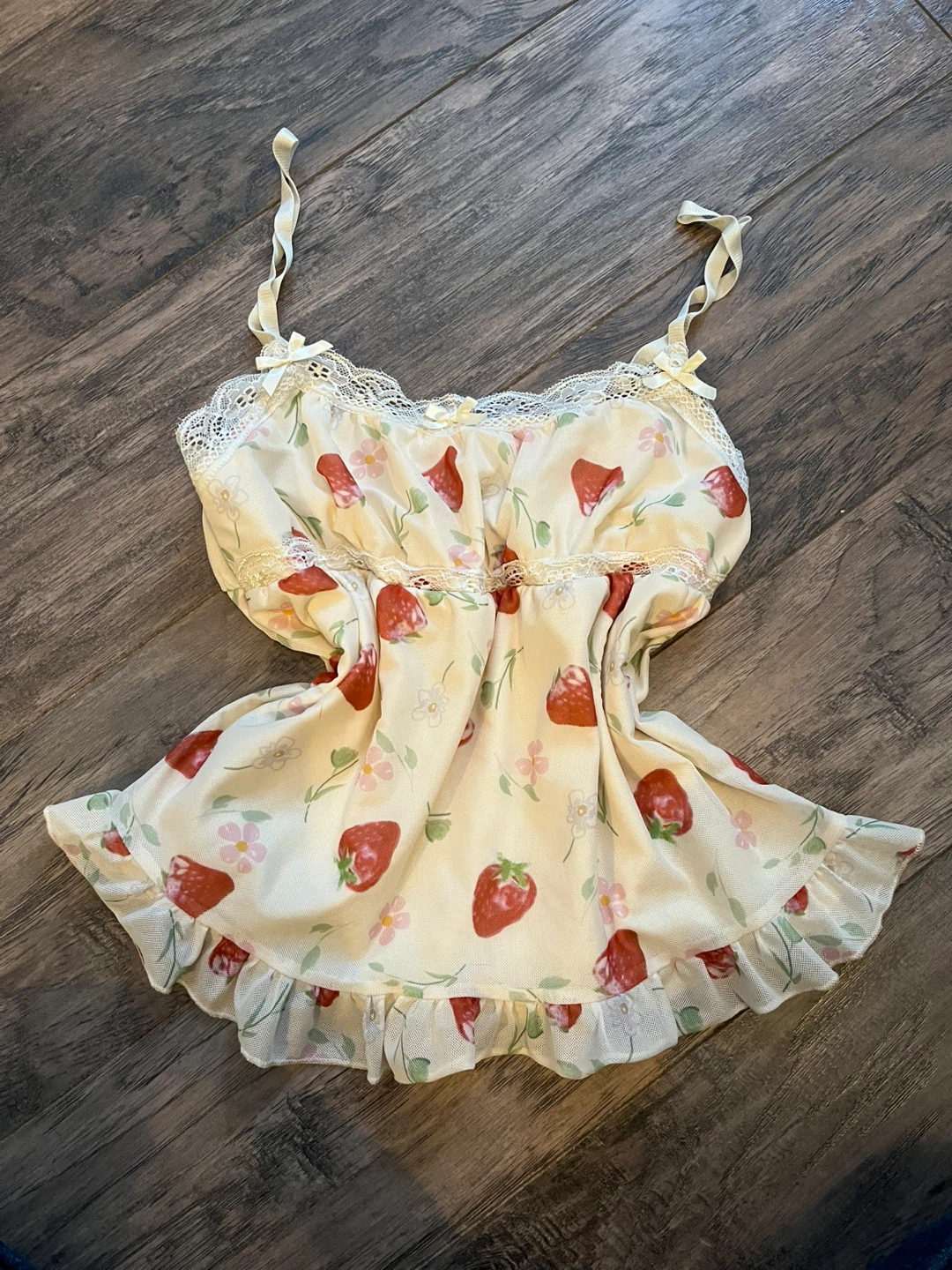 ROMWE Strawberry Print Cami Top