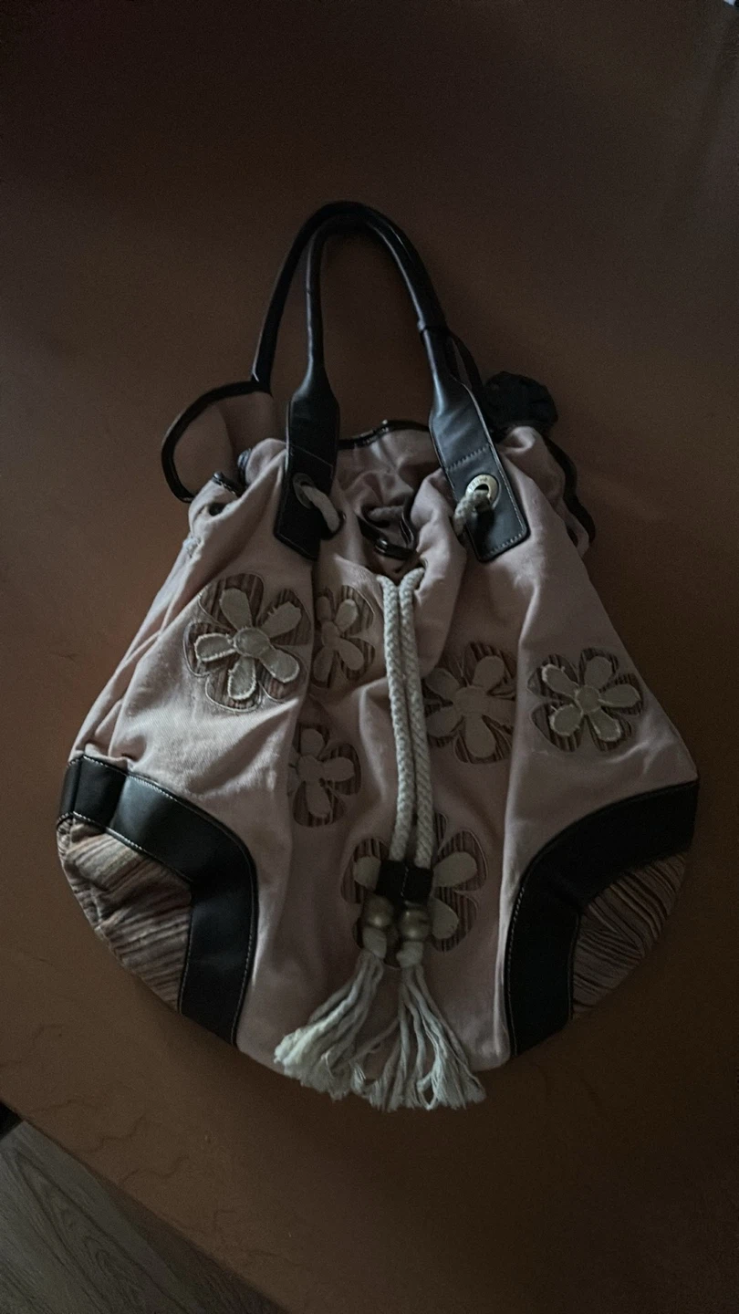 Beige/ light pink  Drawstring Shoulder Bag with Floral Appliqués - photo 2