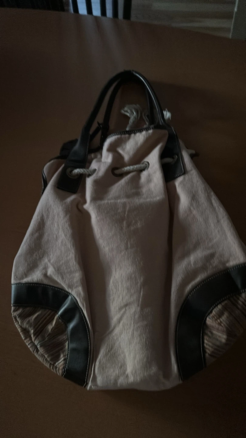 Beige/ light pink  Drawstring Shoulder Bag with Floral Appliqués - photo 4