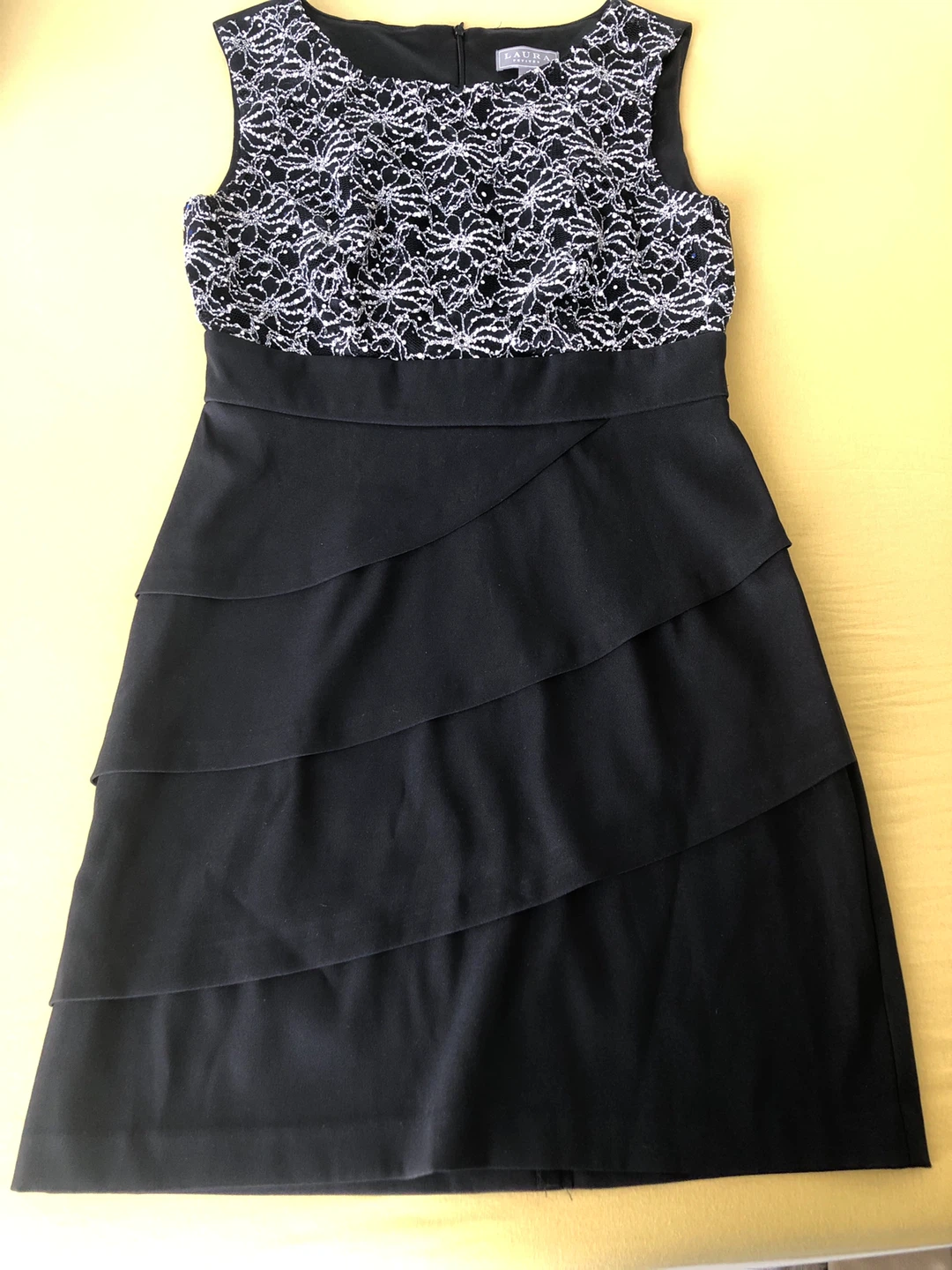Laura Petites Black Lace Dress Size 6 🏆