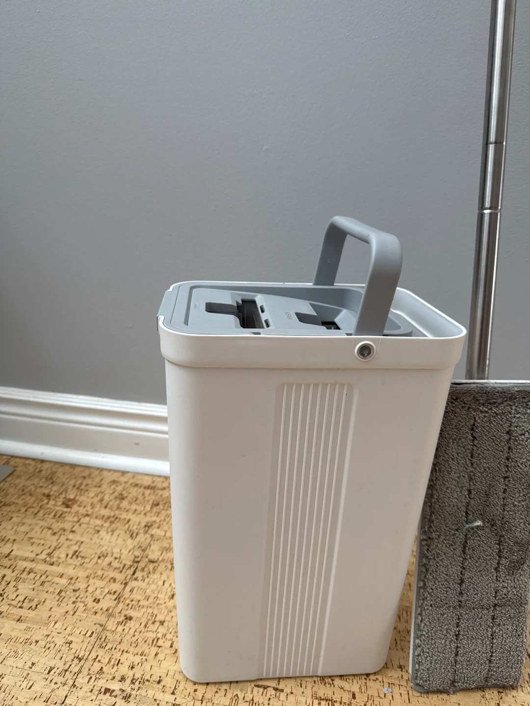 White Spin Mop and Bucket Set - photo 3