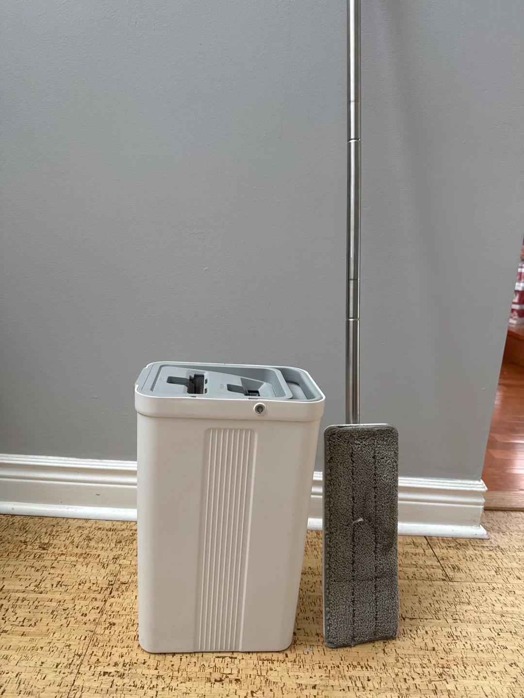 White Spin Mop and Bucket Set