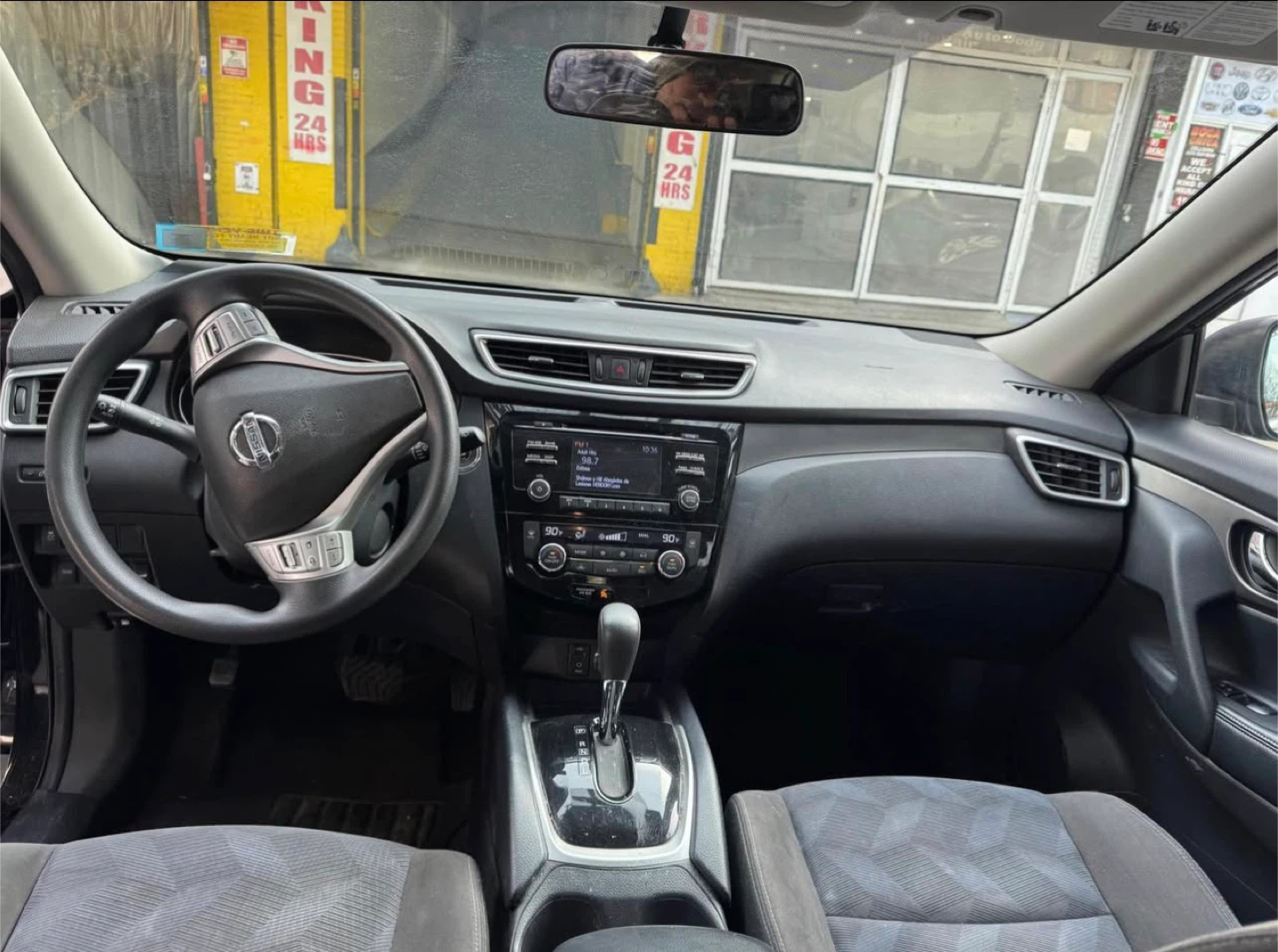 2015  Nissan Rogue SV - photo 5