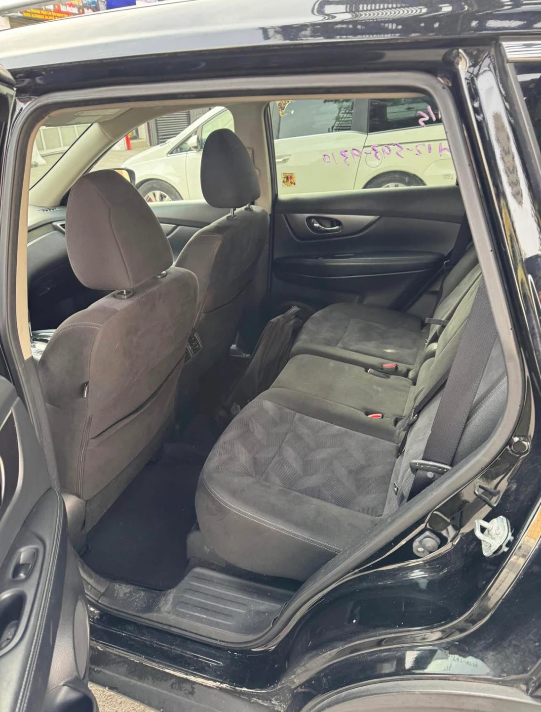2015  Nissan Rogue SV - photo 4
