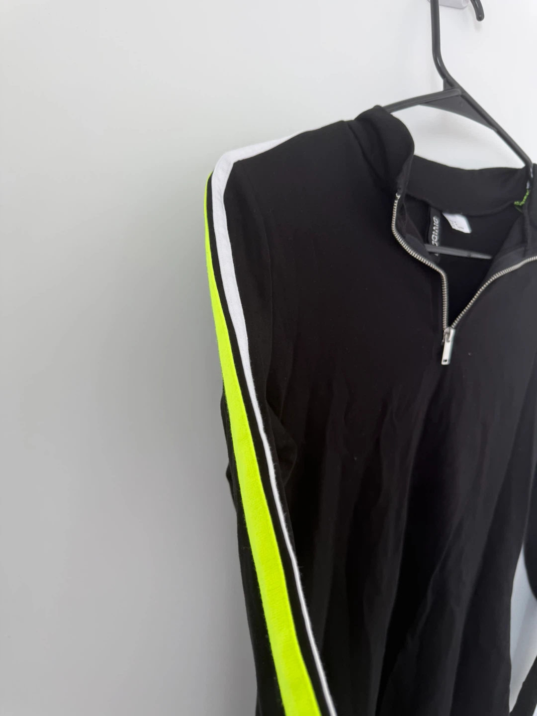 H&M Black Dress with Neon Stripes - photo 4