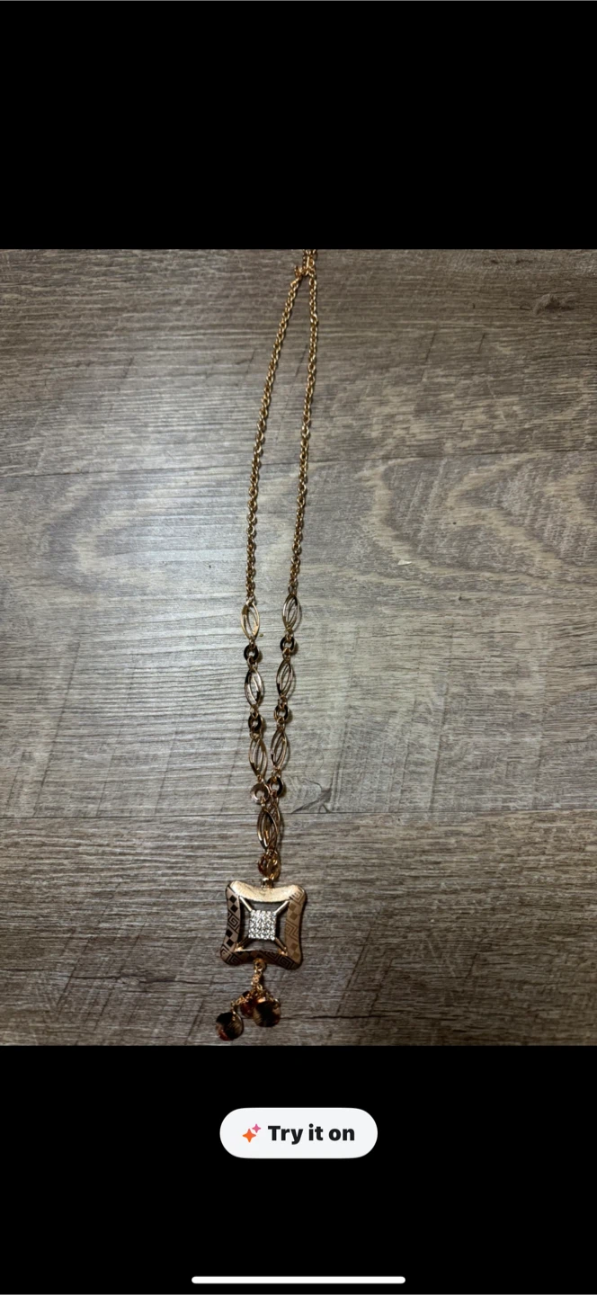 Gold-tone pendant necklace with sparkling details