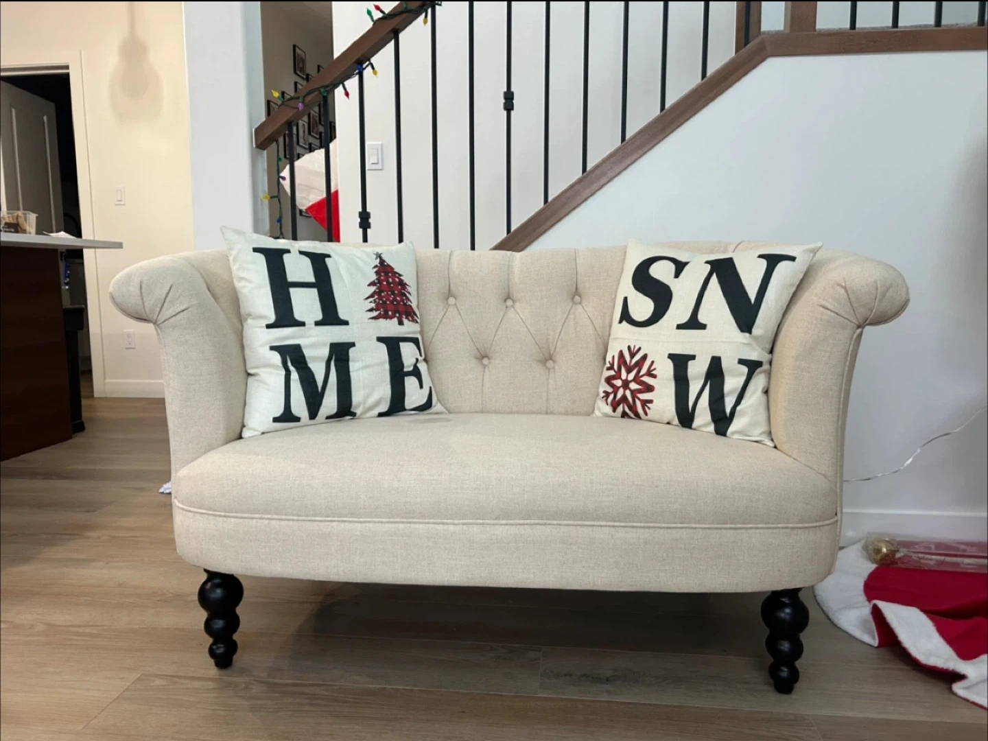 Tufted Accent Loveseat Sofa with Black Legs