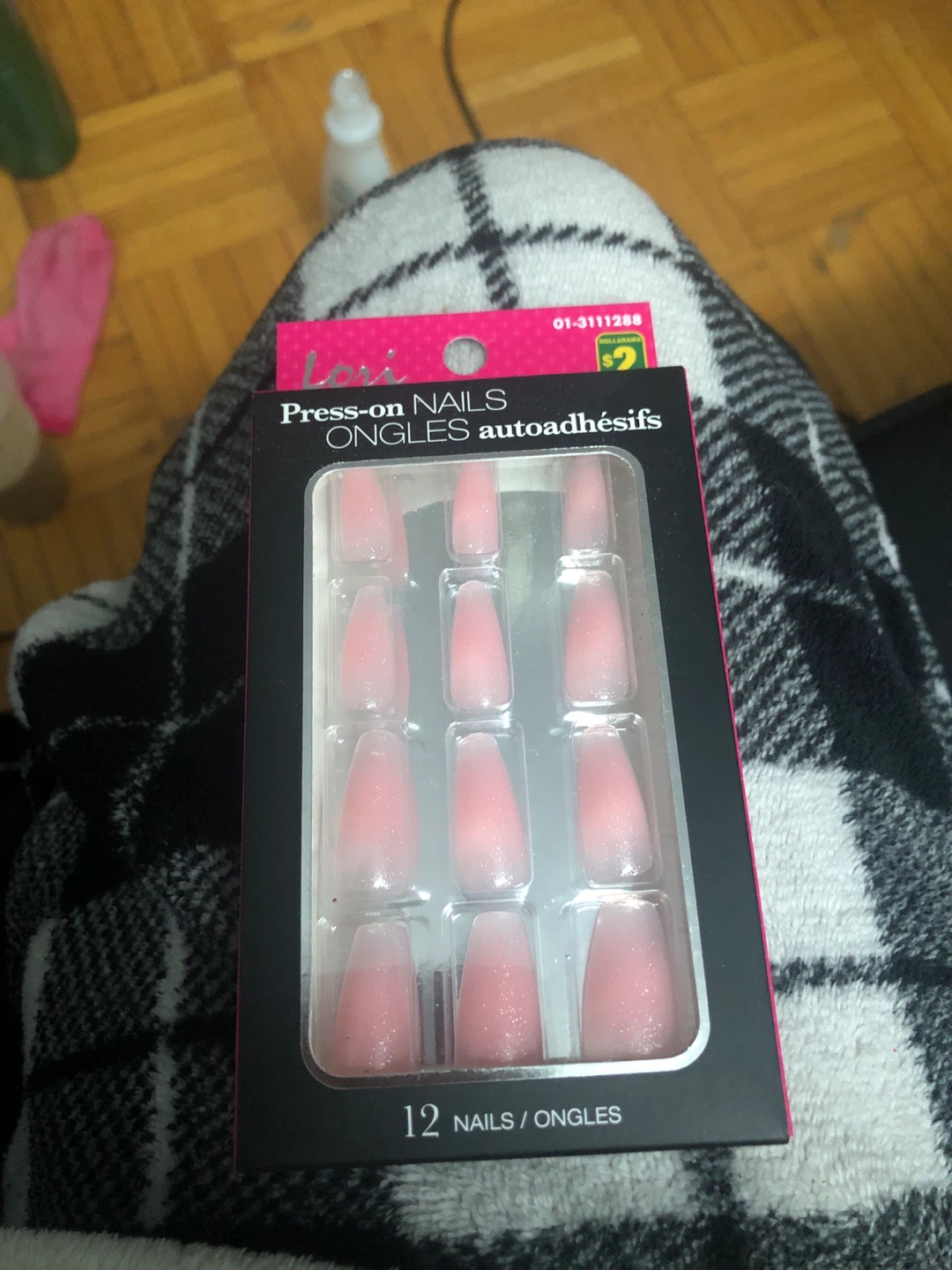 Lori Press-on Nails (12 Count)