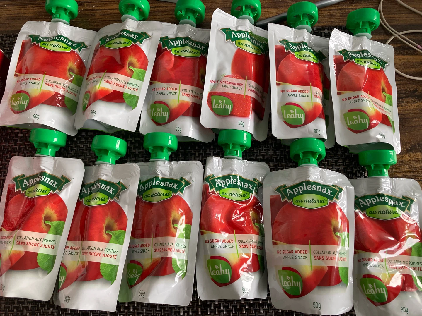 Brand new, Applesnax Apple & Strawberry Fruit Snack Pouches