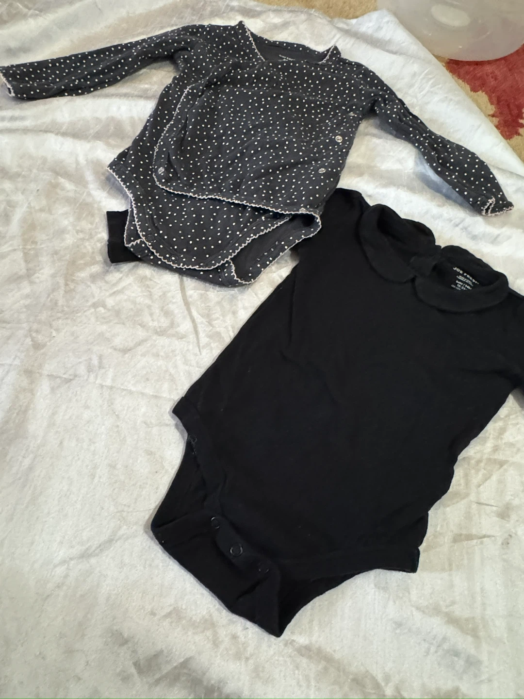 2 Carter's & Joe Fresh Baby Bodysuits - 24 Months - photo 2