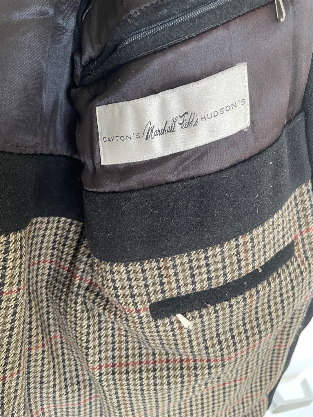Dayton Hudson's Marshall Field's Men's Wool Coat - photo 4