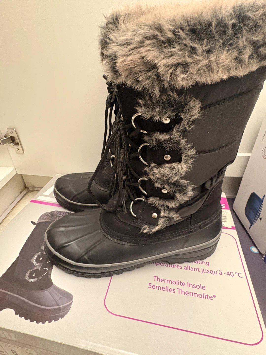 Khombu Women's Waterproof Winter Boots Size 8 - photo 3