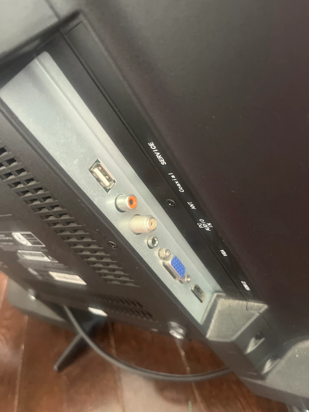 RCA 32" Flat Screen TV with Remote - photo 4