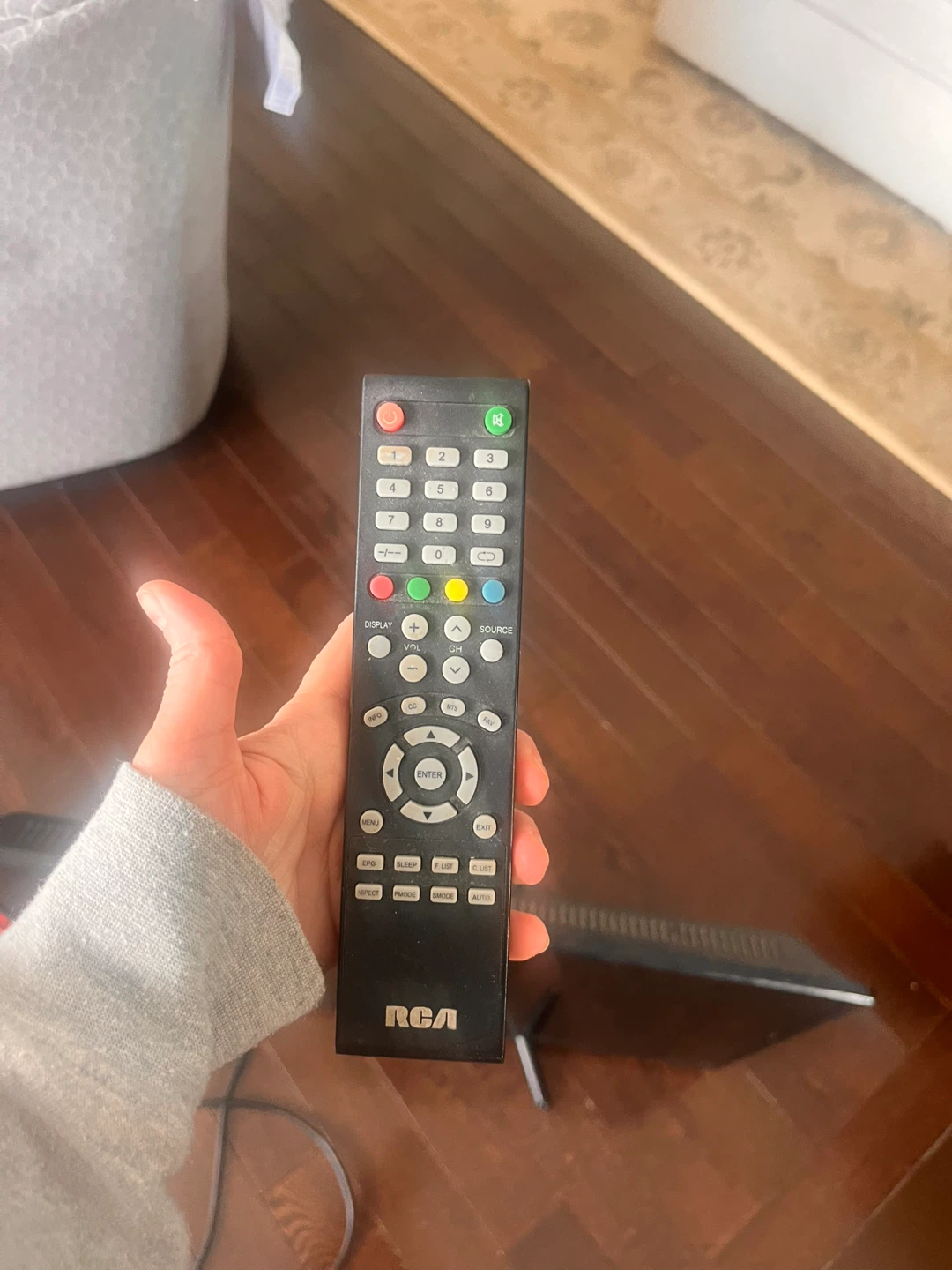 RCA 32" Flat Screen TV with Remote - photo 2