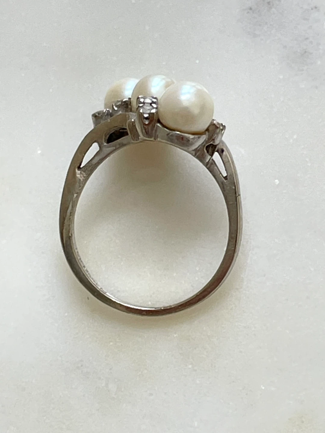 STUNNING Vintage 10K White Gold Ring with 3 Cultured Pearls - photo 3