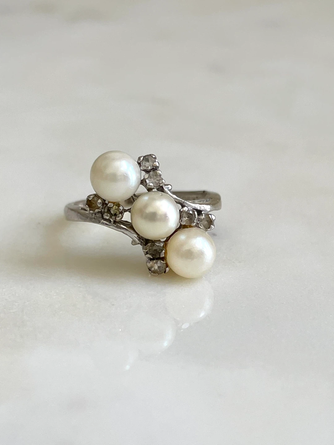 STUNNING Vintage 10K White Gold Ring with 3 Cultured Pearls - photo 5
