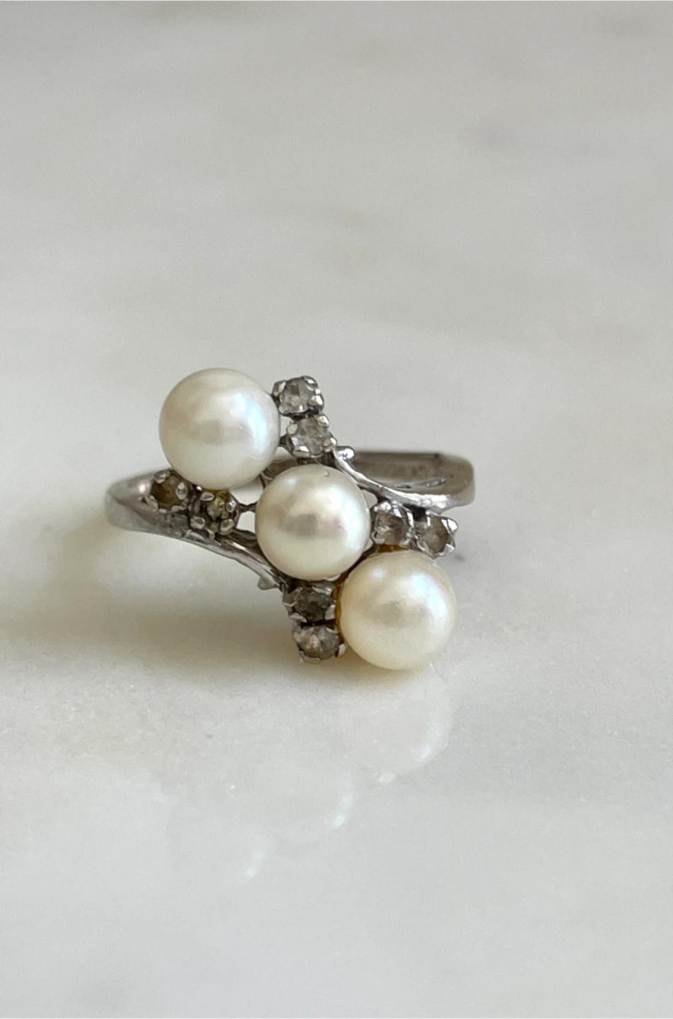 STUNNING Vintage 10K White Gold Ring with 3 Cultured Pearls - photo 2