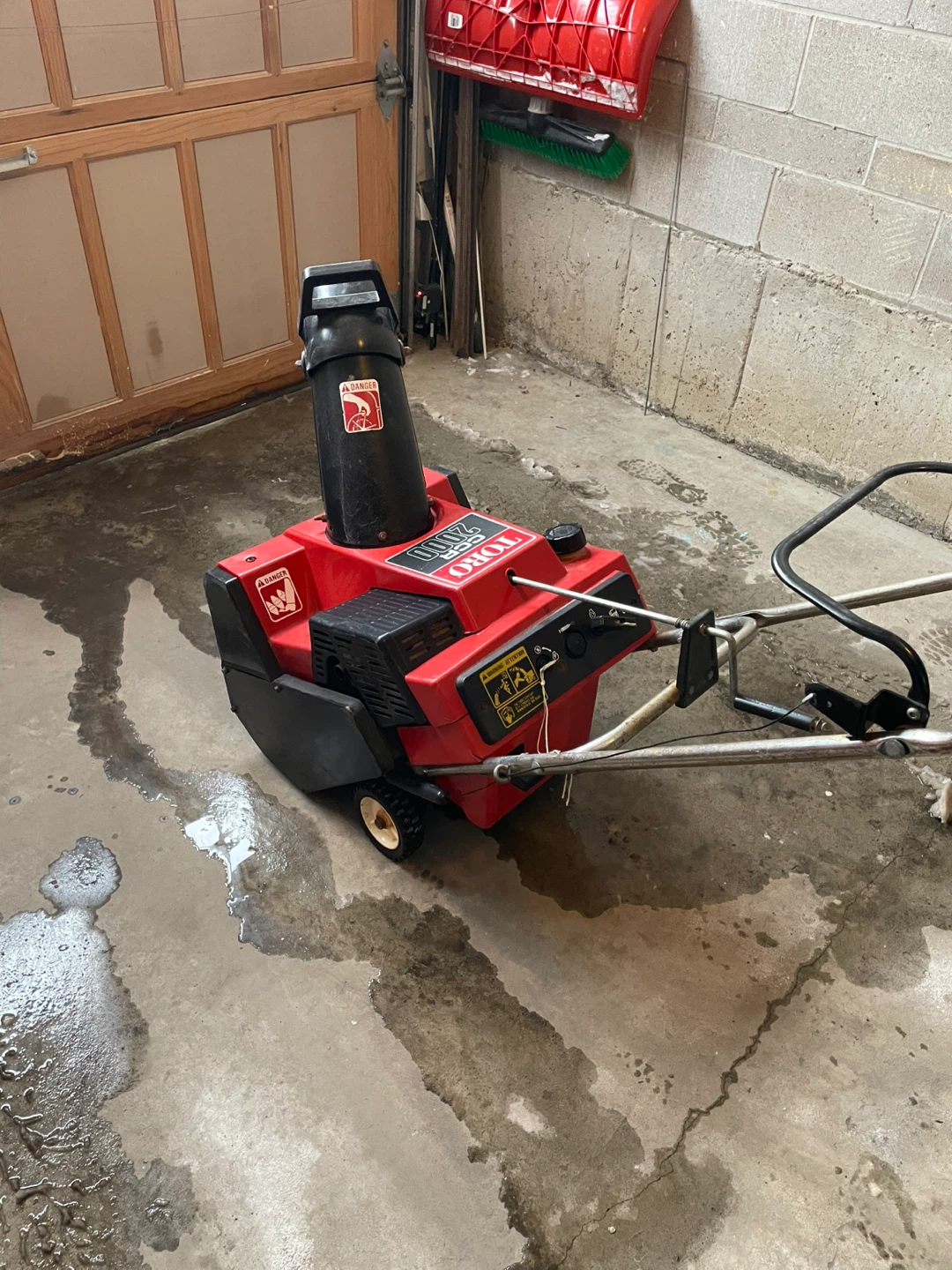 Toro CCR 2000 Snowblower - photo 3