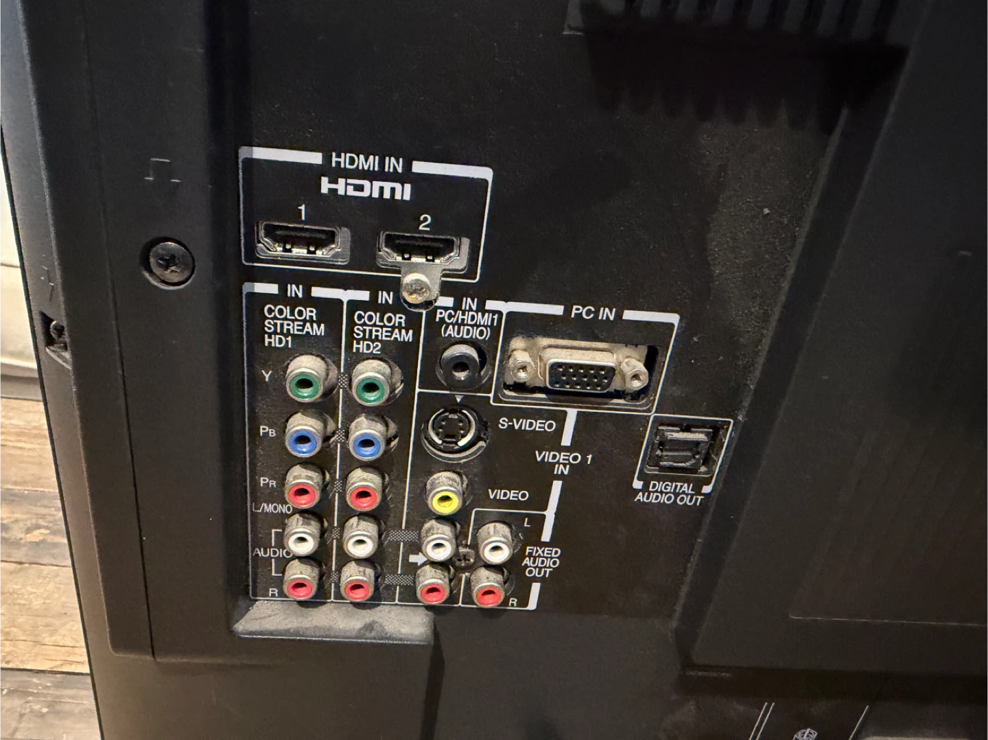 Toshiba Regza 46" LCD TV - photo 3