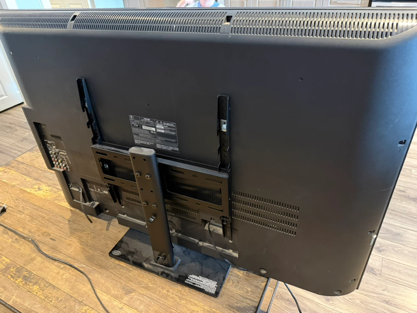 Toshiba Regza 46" LCD TV - photo 2
