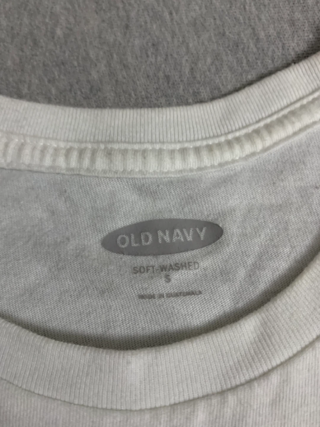 Old Navy White Graphic T-Shirt - Size S - photo 3