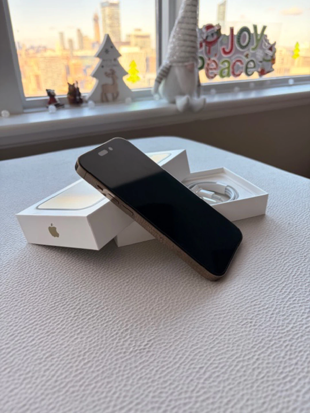iPhone 14 Pro 256GB Unlocked Great Condition Gold + Accessories - photo 2