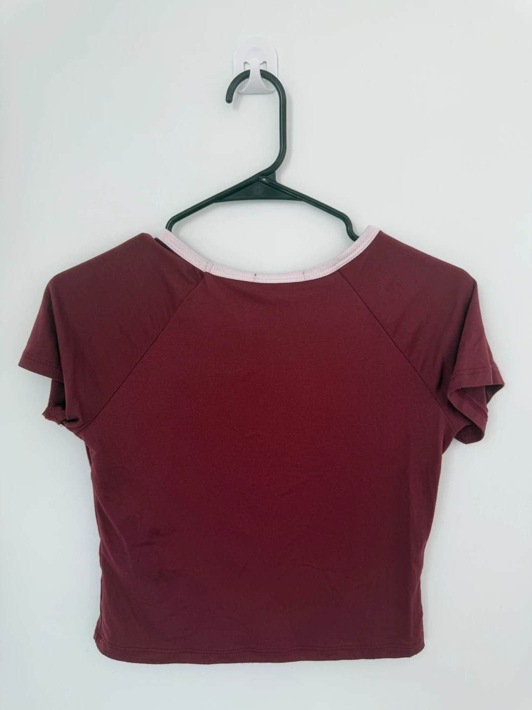 Maroon California U graphic crop top - photo 2