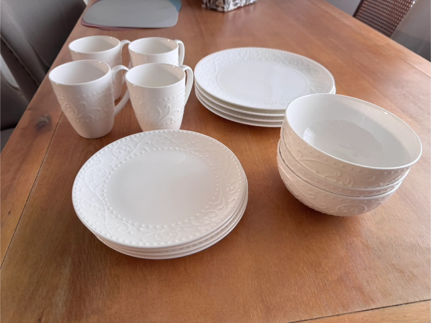 White Embossed Dinnerware Set - 4 Mugs, 4 Bowls, 4 Plates - photo 3