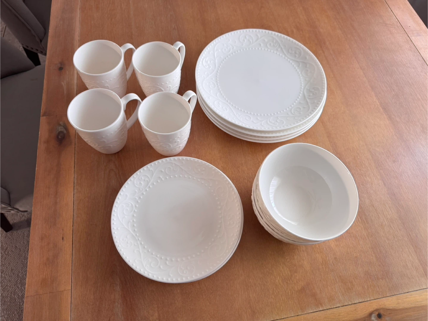 White Embossed Dinnerware Set - 4 Mugs, 4 Bowls, 4 Plates - photo 4