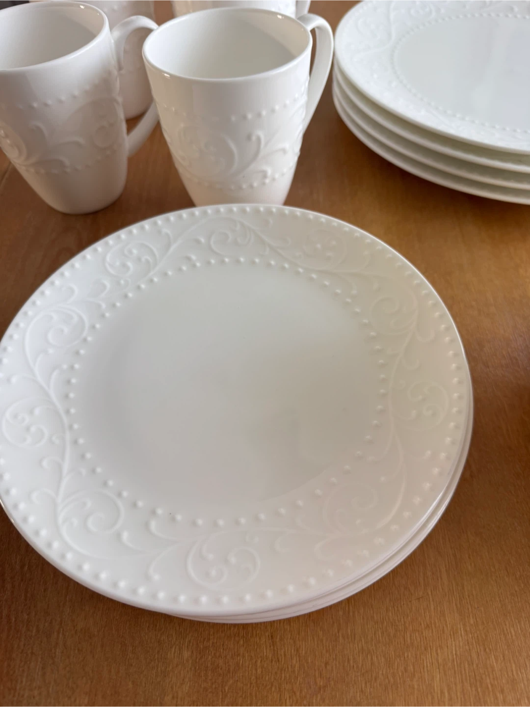 White Embossed Dinnerware Set - 4 Mugs, 4 Bowls, 4 Plates - photo 5