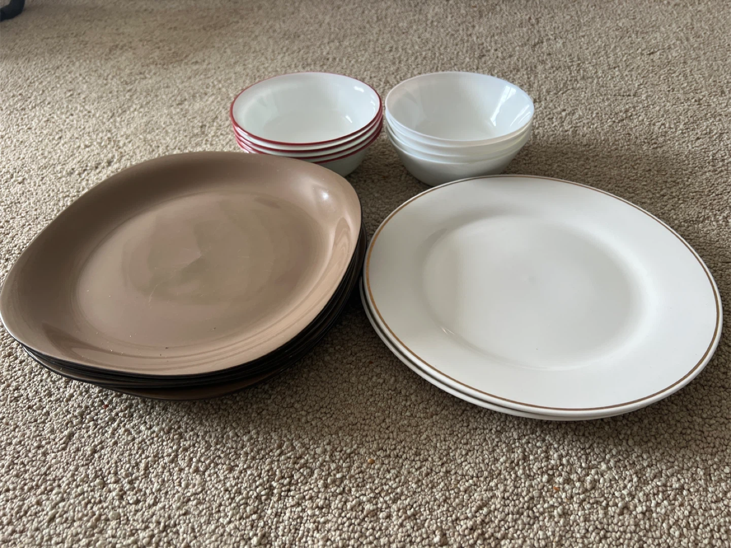 Set of Plates and Bowls - photo 2