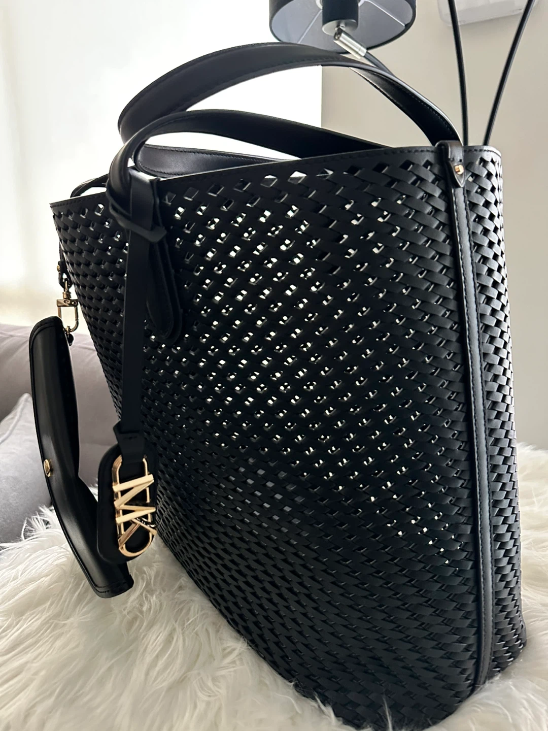 (Michael Kors) Black Woven Large Tote Bag with Detachable Pouch - photo 2
