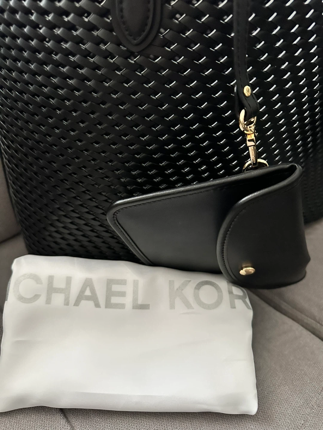 (Michael Kors) Black Woven Large Tote Bag with Detachable Pouch - photo 5