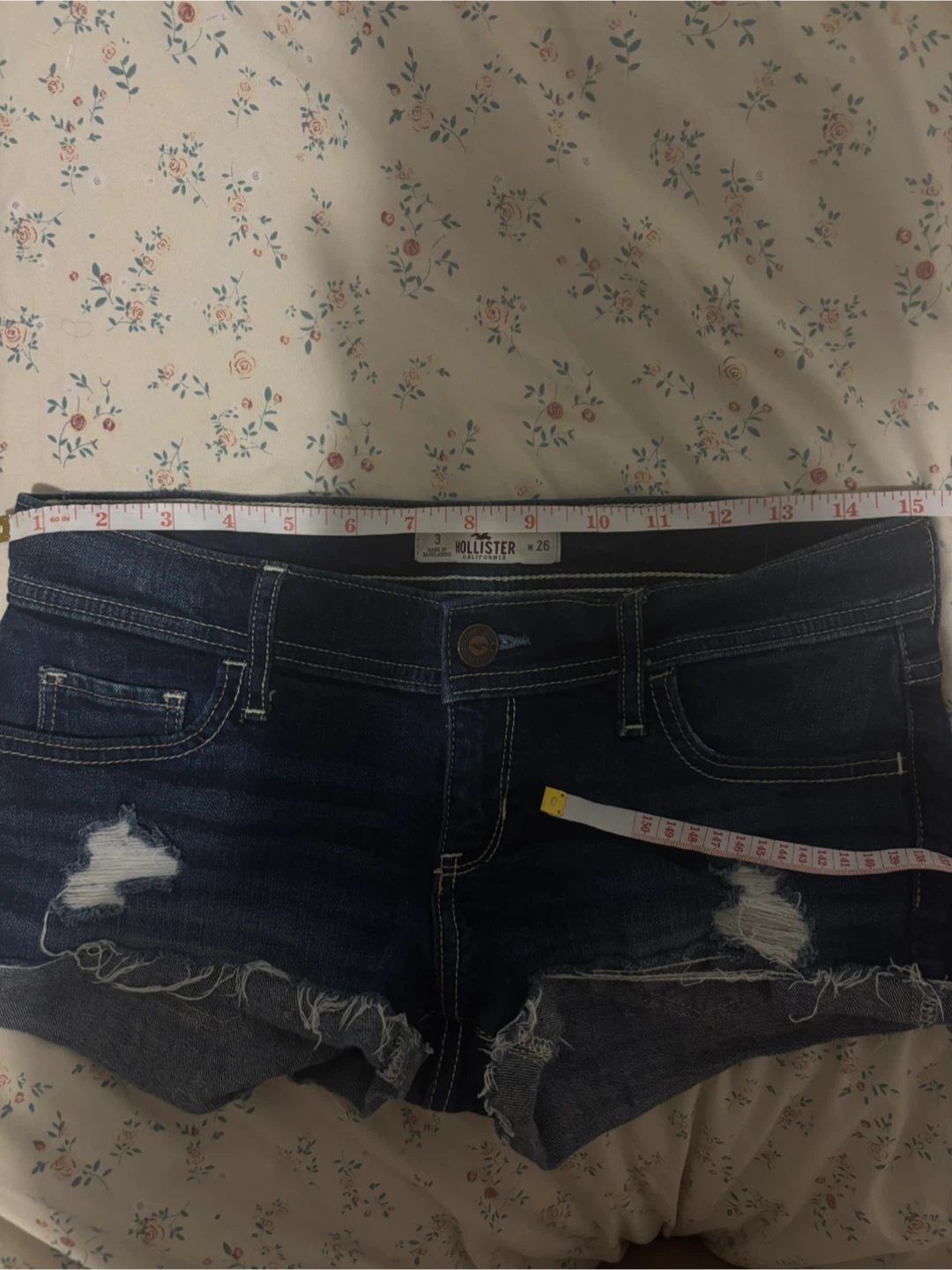 Low rise Hollister Women's Distressed Denim Shorts Size 26 - photo 2
