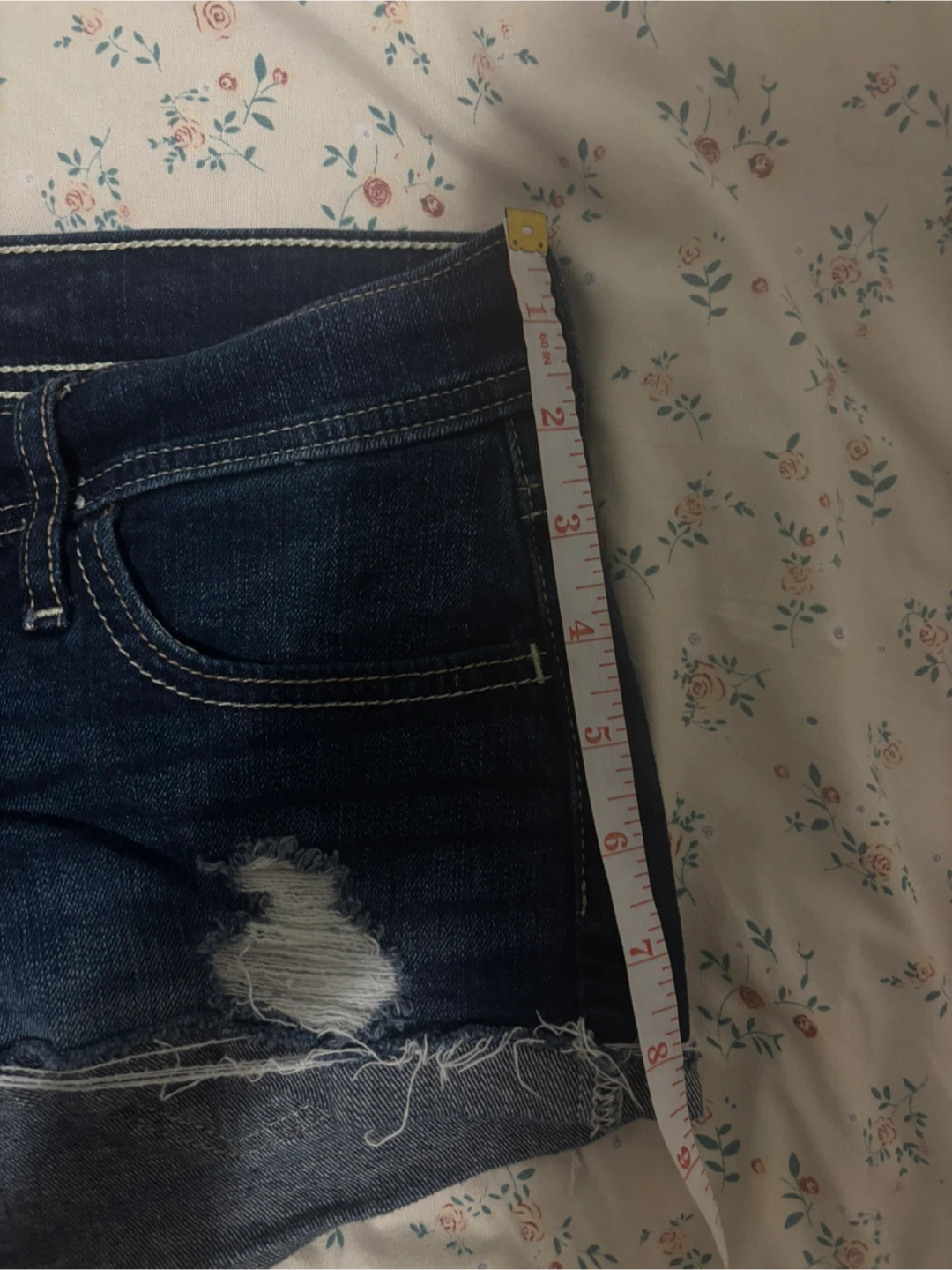 Low rise Hollister Women's Distressed Denim Shorts Size 26 - photo 3