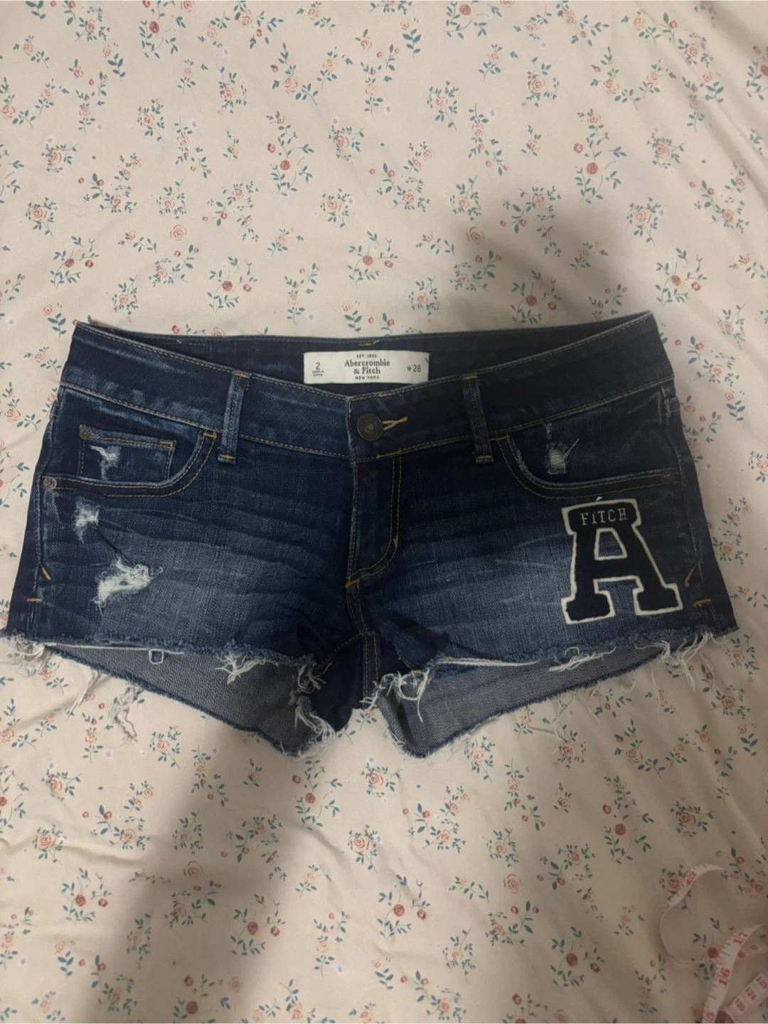 Low rise Abercrombie & Fitch Denim Shorts Size 26