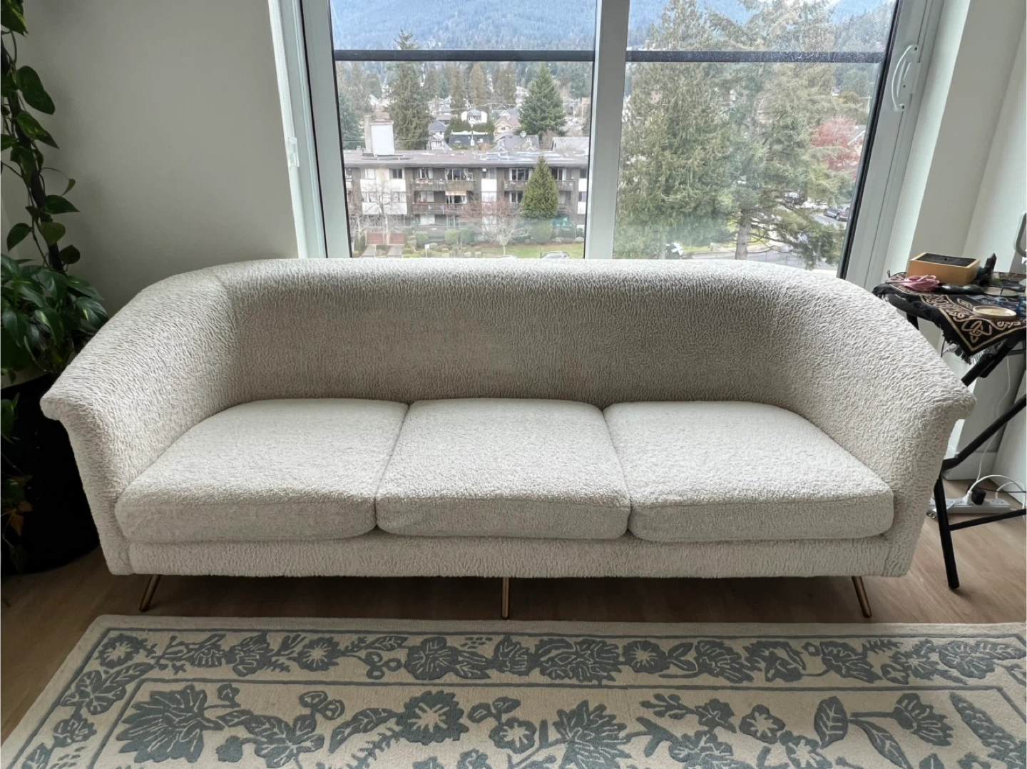 CB2 boucle couch