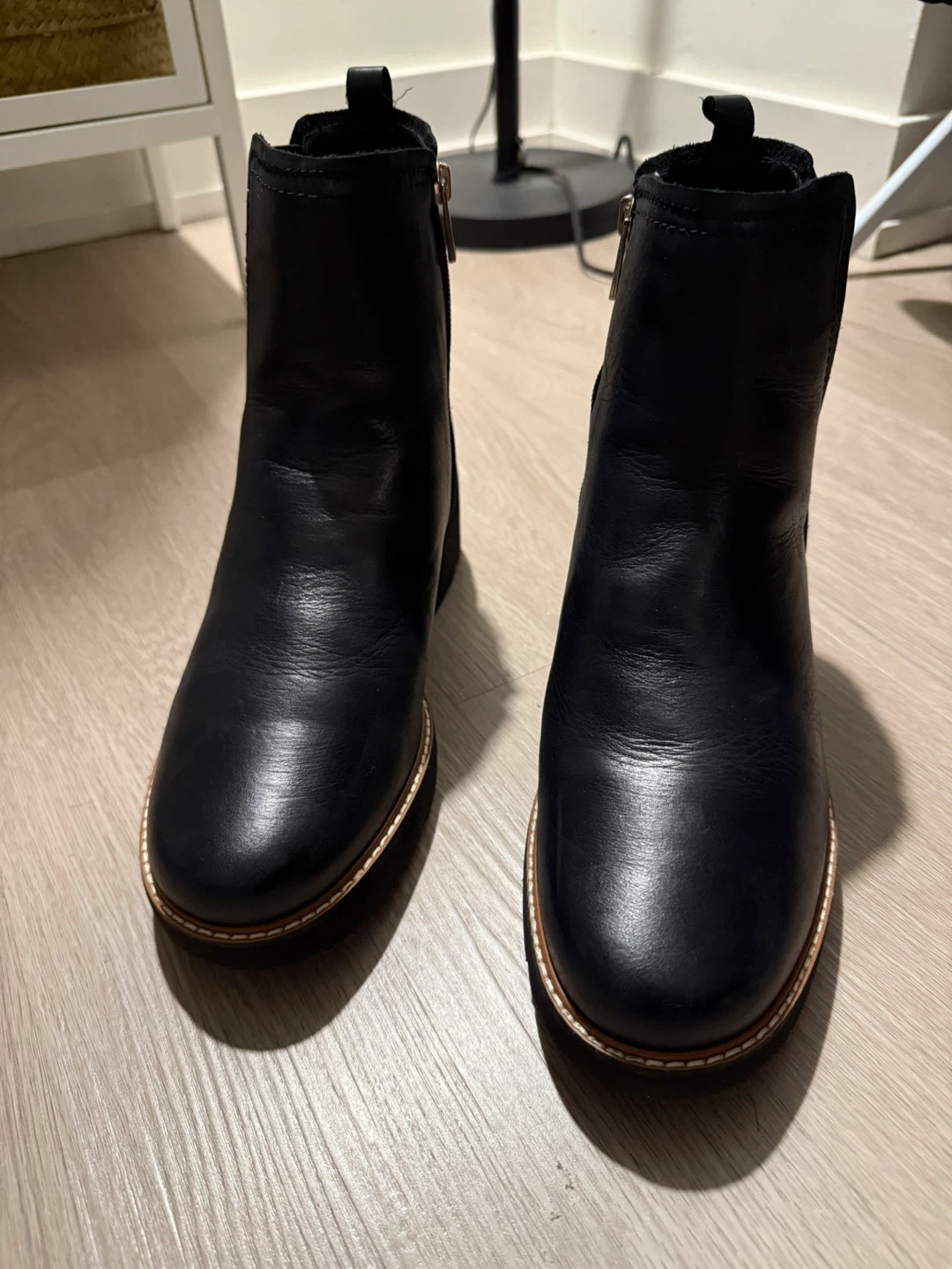 Naturalizer Black Leather Chelsea Boots - photo 5