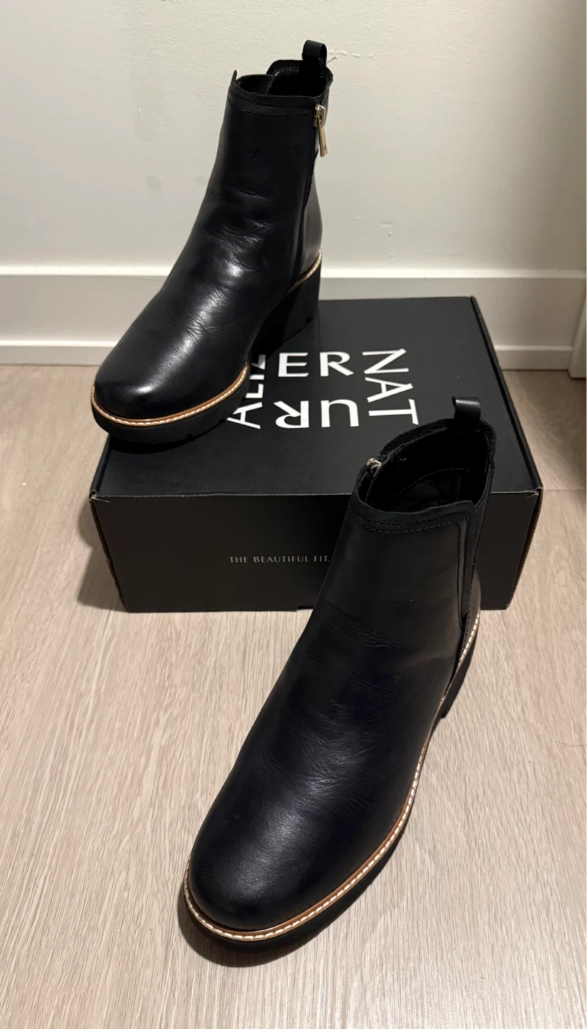 Naturalizer Black Leather Chelsea Boots
