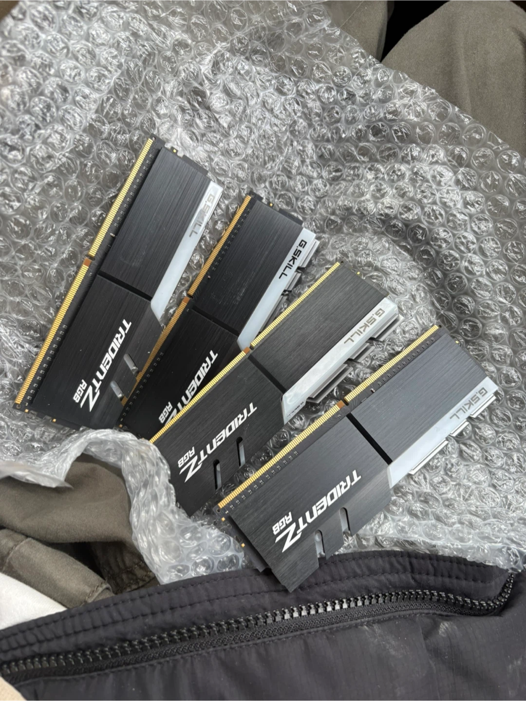 * READ DESC* rgb DDR4 ram - photo 2