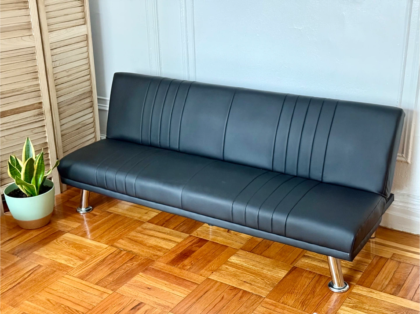 Modern Black Sofa – Comfortable & Clean - photo 2